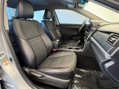 Used 2016 Toyota Camry SE image 12