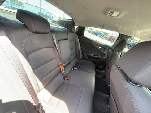 Used 2017 Chevrolet Malibu LT image 18