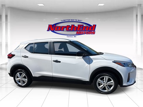 Used 2022 Nissan Kicks S image 2