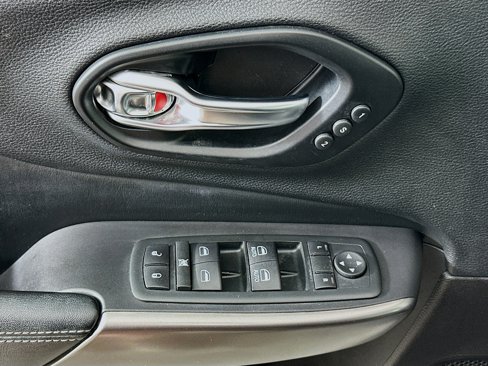 Used 2021 Jeep Cherokee Limited w/ Elite Package image 15