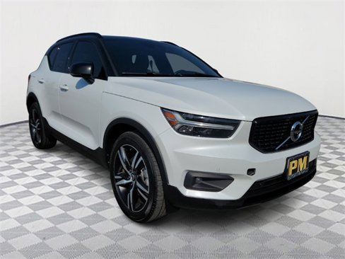Used 2020 Volvo XC40 T5 R-Design image 1