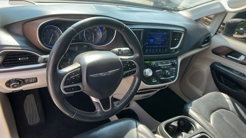 Used 2017 Chrysler Pacifica Touring-L image 24