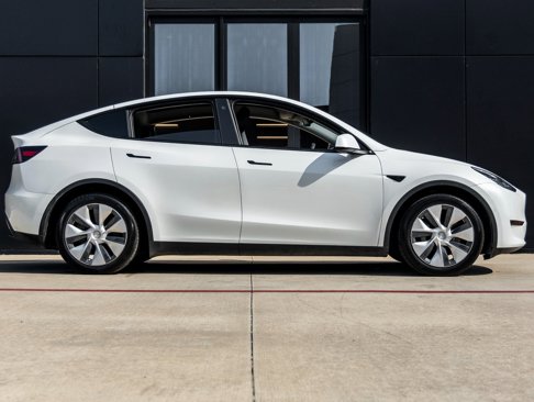 Used 2021 Tesla Model Y Long Range image 10