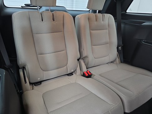 Used 2018 Ford Explorer XLT image 12