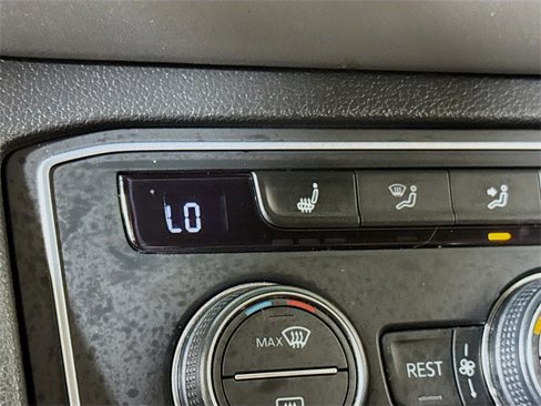 Used 2021 Volkswagen Atlas SE image 17