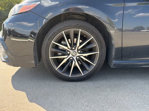 Used 2021 Toyota Camry SE image 9