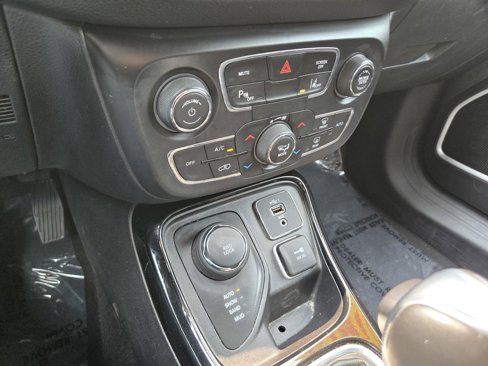 Used 2021 Jeep Compass Latitude image 10