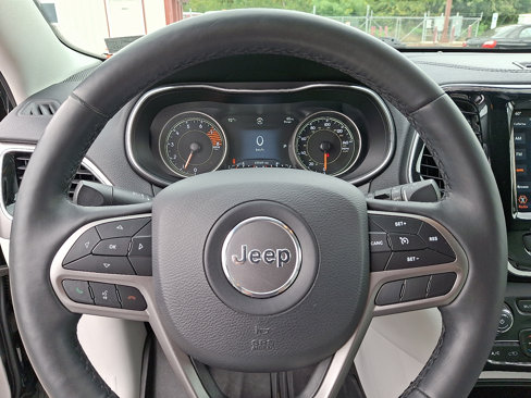 Used 2019 Jeep Cherokee Limited image 20