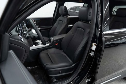 Used 2024 Mercedes-Benz GLB 250 4MATIC w/ Driver Assistance Package image 9