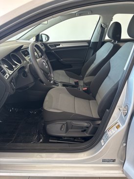Used 2016 Volkswagen e-Golf SE image 9