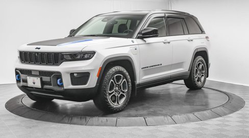 Used 2023 Jeep Grand Cherokee Trailhawk image 3