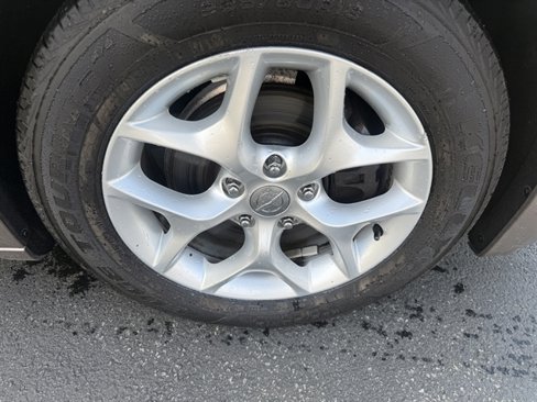 Used 2017 Chrysler Pacifica Touring-L w/ Tire & Wheel Group image 5
