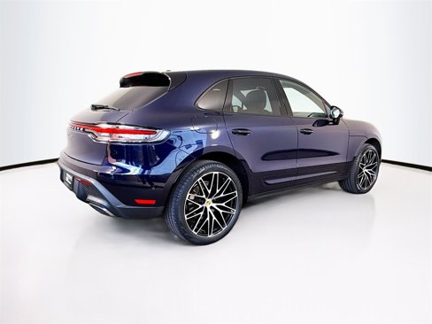 Certified 2022 Porsche Macan image 9