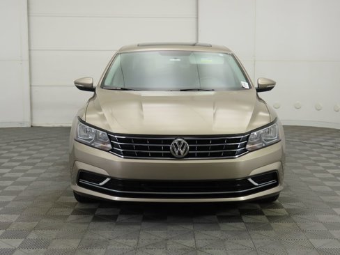Used 2016 Volkswagen Passat 1.8T SE image 2
