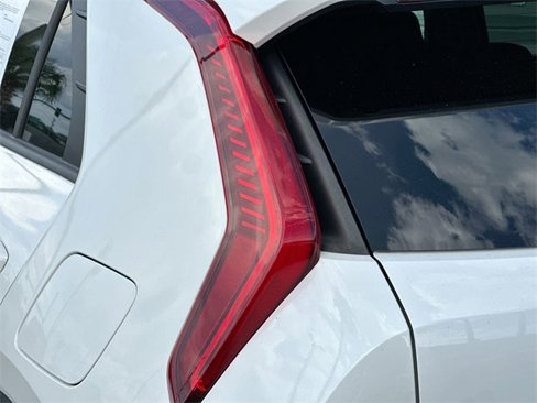 Certified 2023 Kia Niro LX image 7