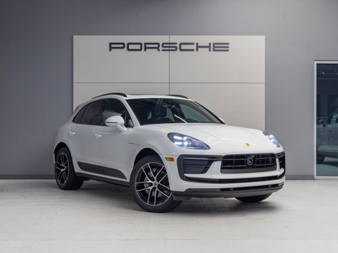 Certified 2024 Porsche Macan image 9