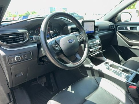 Used 2020 Ford Explorer XLT w/ Equipment Group 202A image 14