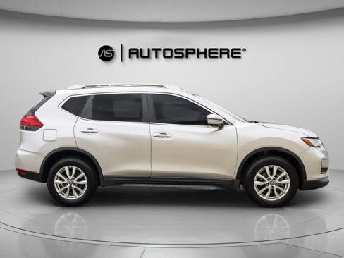 Used 2017 Nissan Rogue SV w/ SV Premium Package image 10
