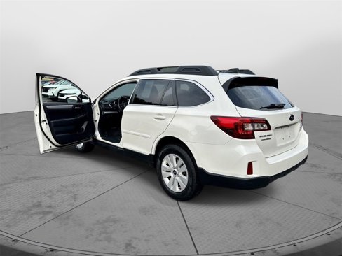 Used 2017 Subaru Outback 2.5i Premium image 6
