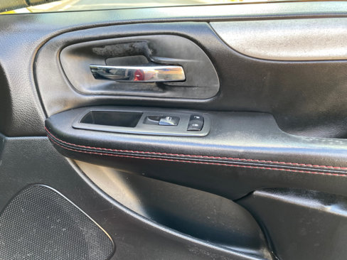 Used 2018 Dodge Grand Caravan GT image 46