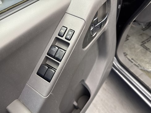 Used 2016 Nissan Frontier SV image 11