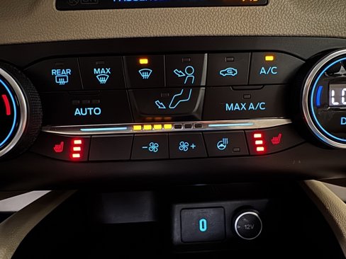 Used 2020 Ford Escape Titanium image 6