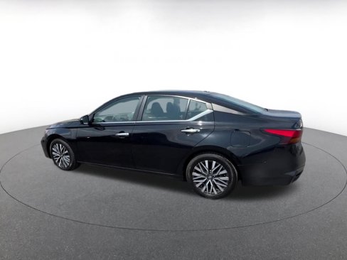 Used 2023 Nissan Altima 2.5 SV image 10