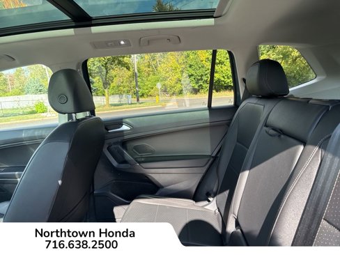 Used 2020 Volkswagen Tiguan SE w/ Panoramic Sunroof Package image 19