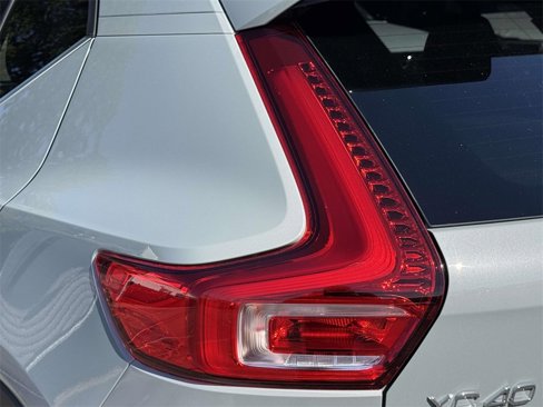 Used 2025 Volvo XC40 B5 Core w/ Climate Package image 8