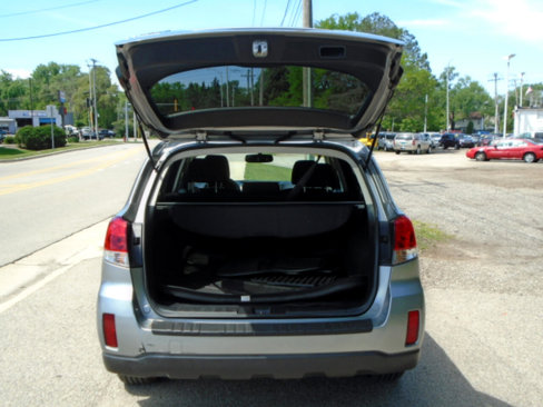 Used 2011 Subaru Outback 2.5i Premium image 10