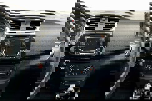 Used 2017 Nissan Sentra SV image 6