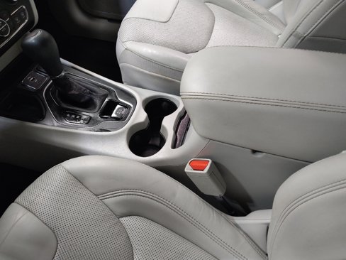 Used 2019 Jeep Cherokee Limited image 26