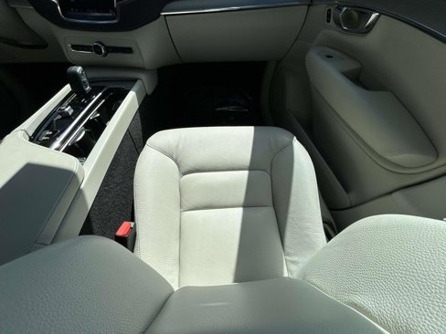 Certified 2024 Volvo XC90 B5 Core w/ Protection Package Premier image 15