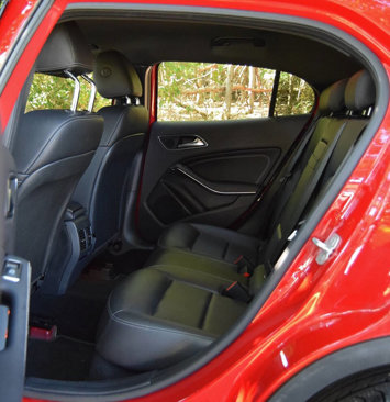 Used 2018 Mercedes-Benz GLA 250 4MATIC image 40