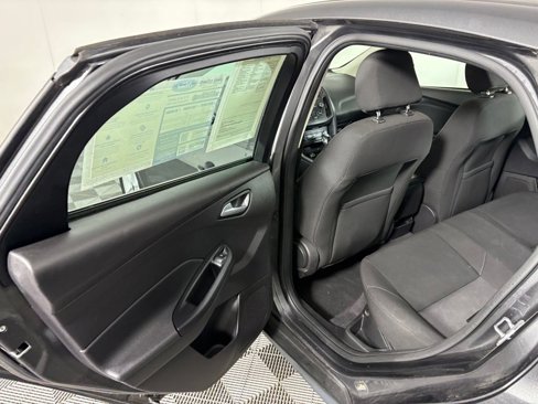 Used 2015 Ford Focus SE image 24