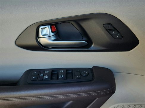 Used 2020 Chrysler Pacifica Touring-L Plus w/ Tire & Wheel Group image 21