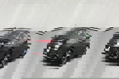 New 2025 Hyundai Elantra SE image 7