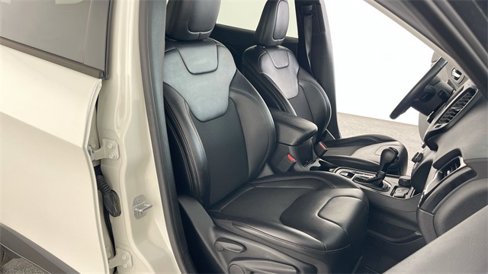 Used 2019 Jeep Cherokee Latitude Plus image 13