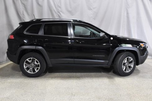 Used 2019 Jeep Cherokee Trailhawk image 2