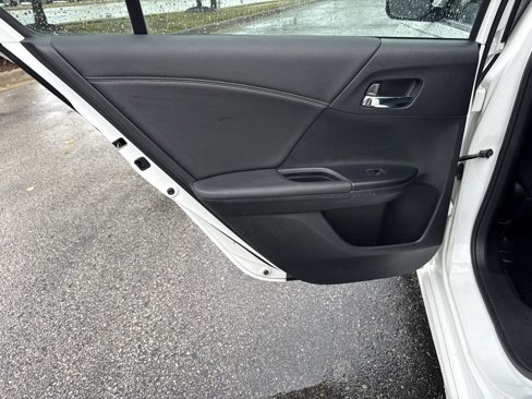 Used 2017 Honda Accord Sport image 31