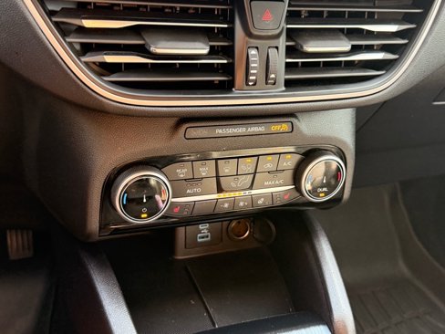 Used 2022 Ford Escape SEL image 17