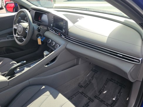 Used 2025 Hyundai Elantra SE image 21