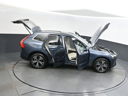 Used 2022 Volvo XC60 B5 Momentum w/ Climate Package image 50