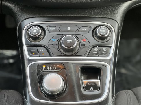 Used 2016 Chrysler 200 Limited image 17