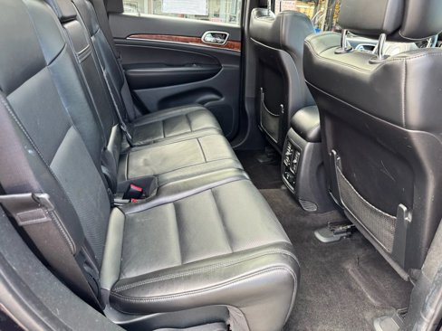 Used 2011 Jeep Grand Cherokee Limited w/ Luxury Group II image 27