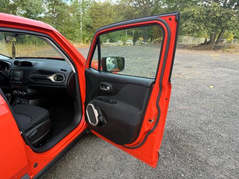 Used 2015 Jeep Renegade Sport w/ Power & Air Group image 18