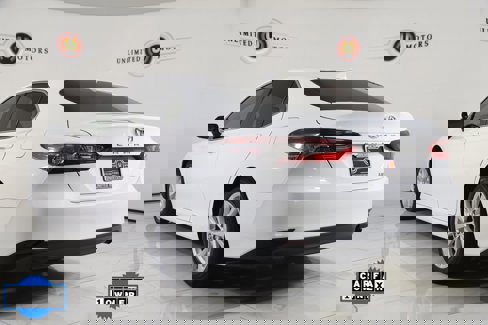 Used 2022 Toyota Camry LE image 4
