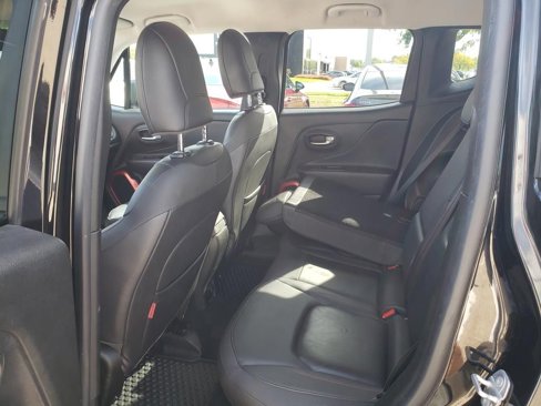 Used 2017 Jeep Renegade Trailhawk w/ Premium Trailhawk Package image 20