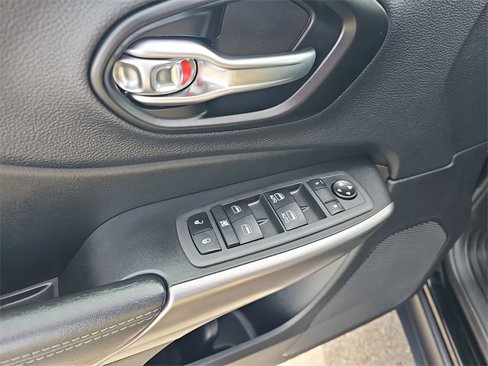 Used 2022 Jeep Cherokee Latitude Lux w/ Mopar Interior Package image 21