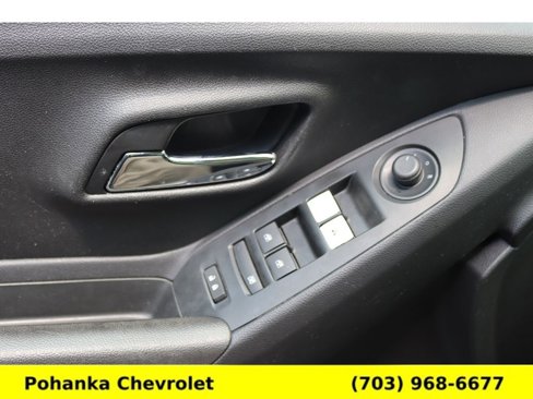Used 2018 Chevrolet Trax LT w/ LT Convenience Package image 21